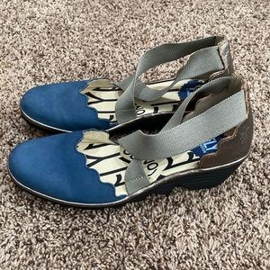 FLY London Scalloped Leather
Cross Strap Wedge - Pago, size 38